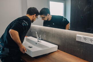 Kundendienst_Waerme+Strom_Handwerker_Installateur_1600x1000px