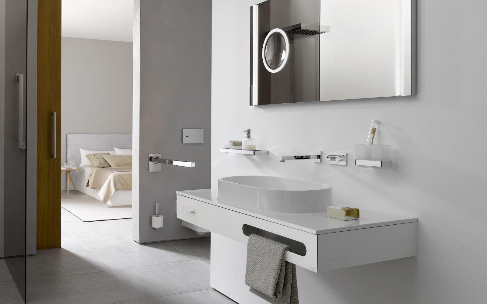 Barrierearmes Bad mit Stützgriff von Emco